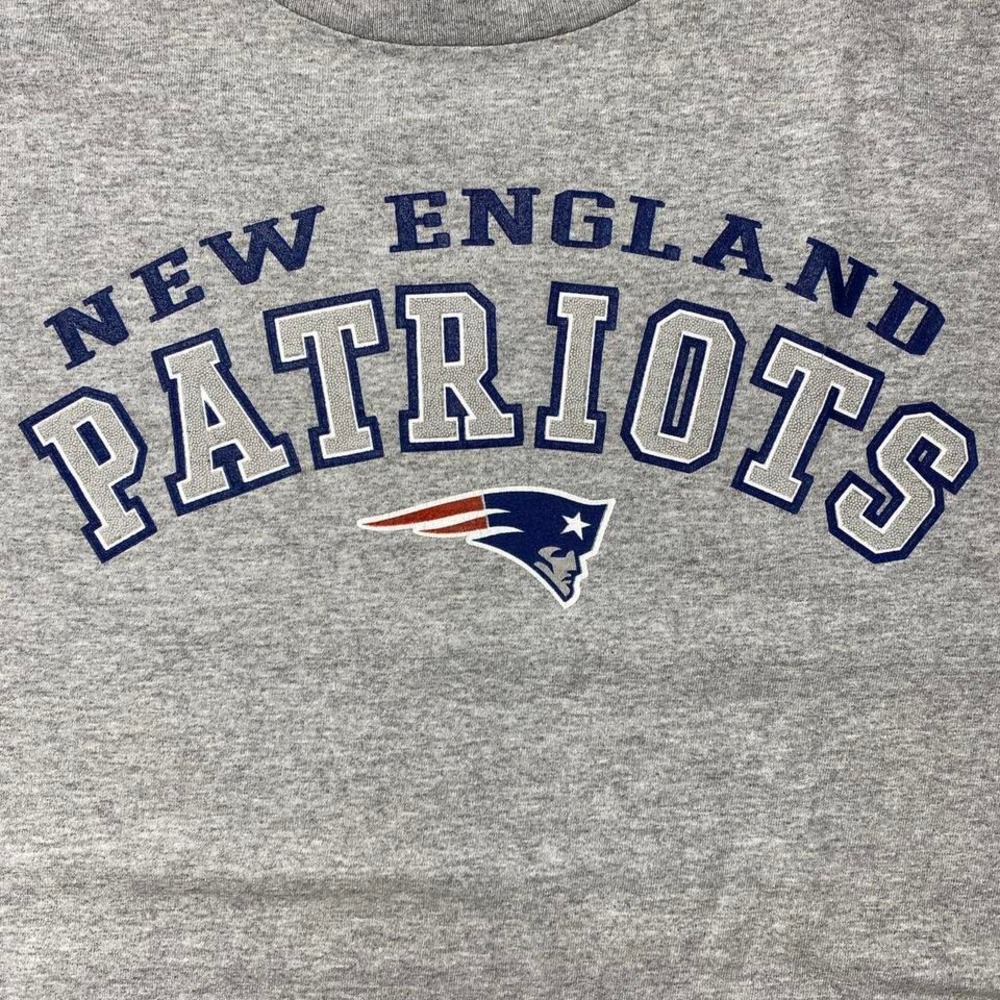 Vintage 2000s New England Patriots football shirt